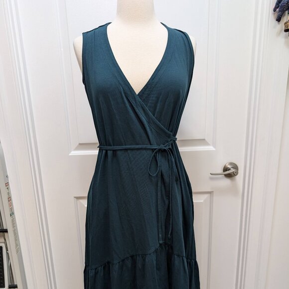 Universal Standard NWT Size 0-00 Deep Sea Tiered Twirl Wrap Dress - Picture 1 of 7